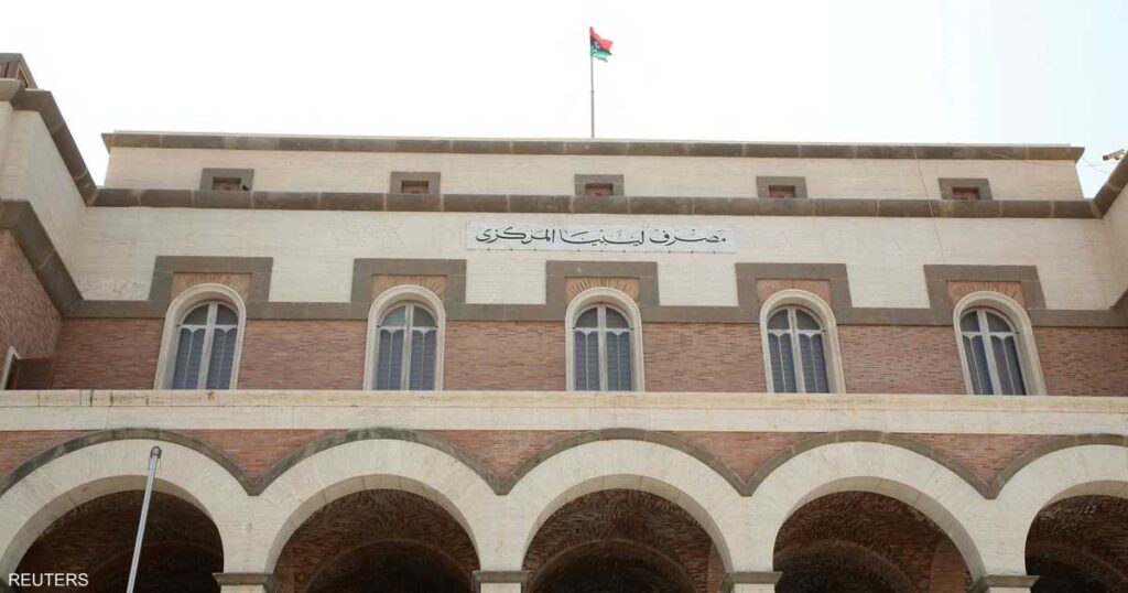 خوفا على حياته.. محافظ مصرف ليبيا المركزي يغادر البلاد