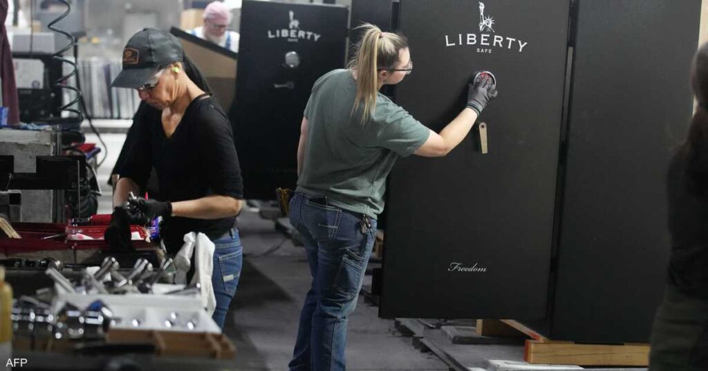 تراجع عالمي في نشاط المصانع بسبب رسوم ترامب