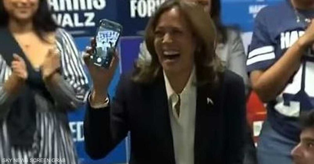 هاريس تتعرض لموقف محرج.. الكاميرا كشفت كل شيء