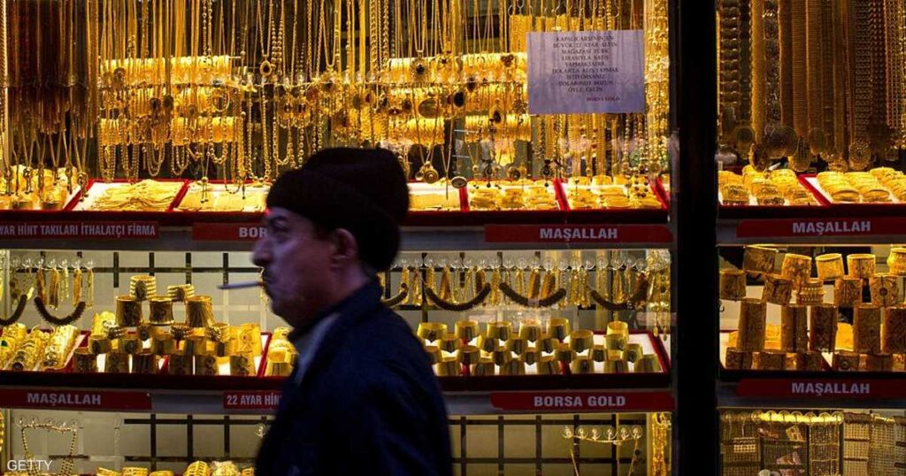 الذهب يواصل مكاسبه بعد خفض الفائدة الأميركية وتراجع الدولار
