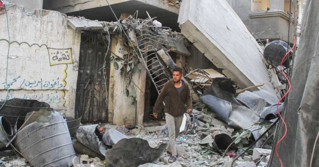 قصف إسرائيلي يستهدف منزلا بغزة.. وأنباء عن سقوط قتيلين وجرحى