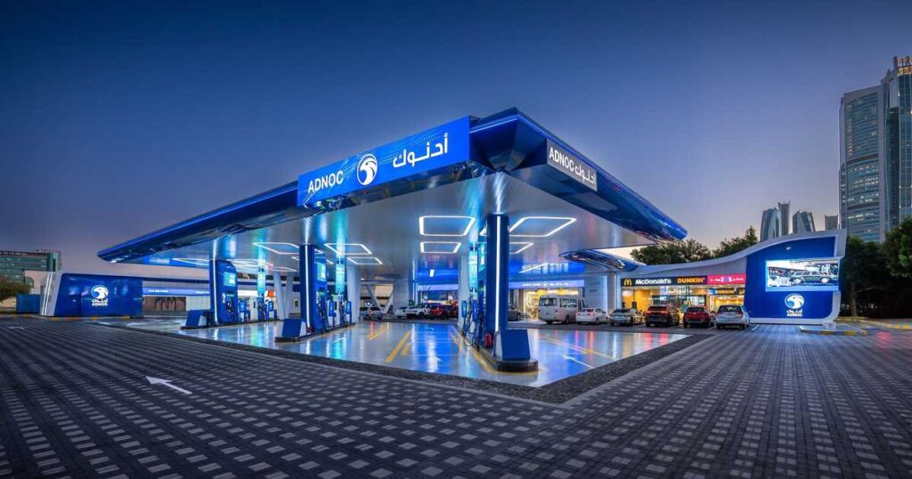 أدنوك للتوزيع توسع استخدام الطاقة الشمسية في محطاتها بأبوظبي