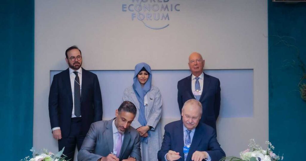 الإمارات تجدد شراكتها مع "WEF" بشأن الثورة الصناعية الرابعة