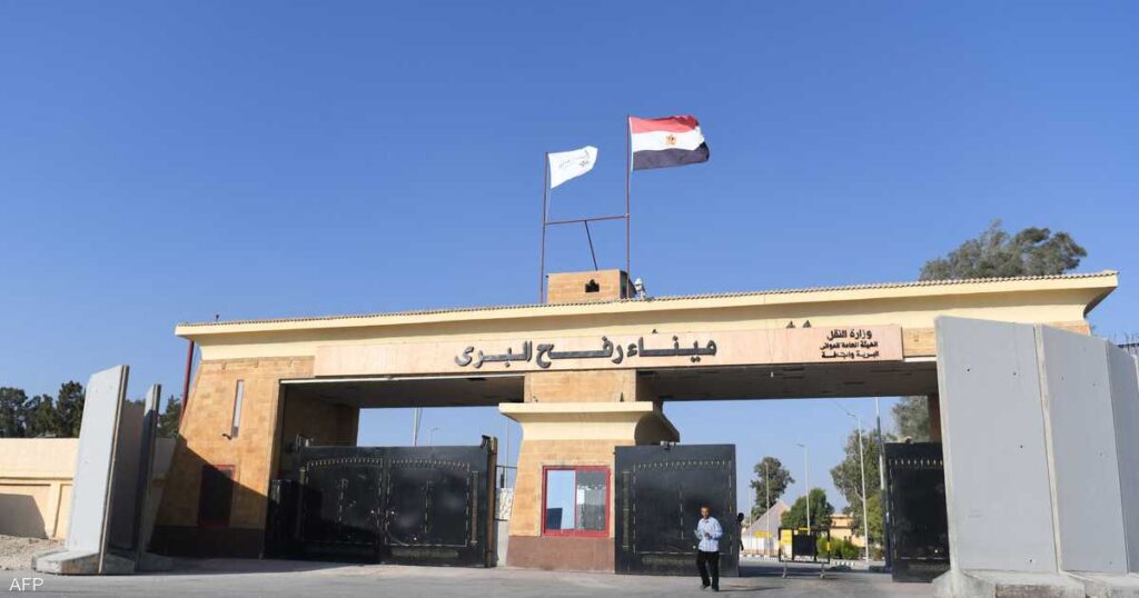 بدء خروج المرضى والجرحى من معبر رفح باتجاه مصر للعلاج