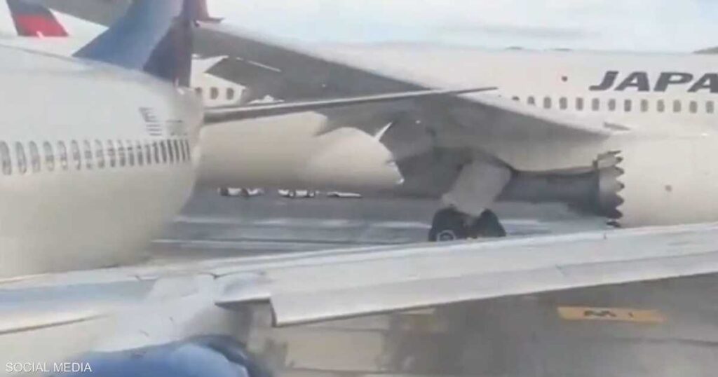 فيديو.. اصطدام طائرتين على مدرج مطار أميركي