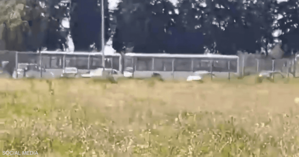 دمشق ترسل حافلات لنقل النازحين من حميميم والعائلات ترفض