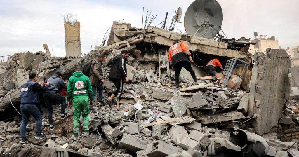 دُمرت أبراجه.. الموت يحاصر سكان حي الكرامة في غزة