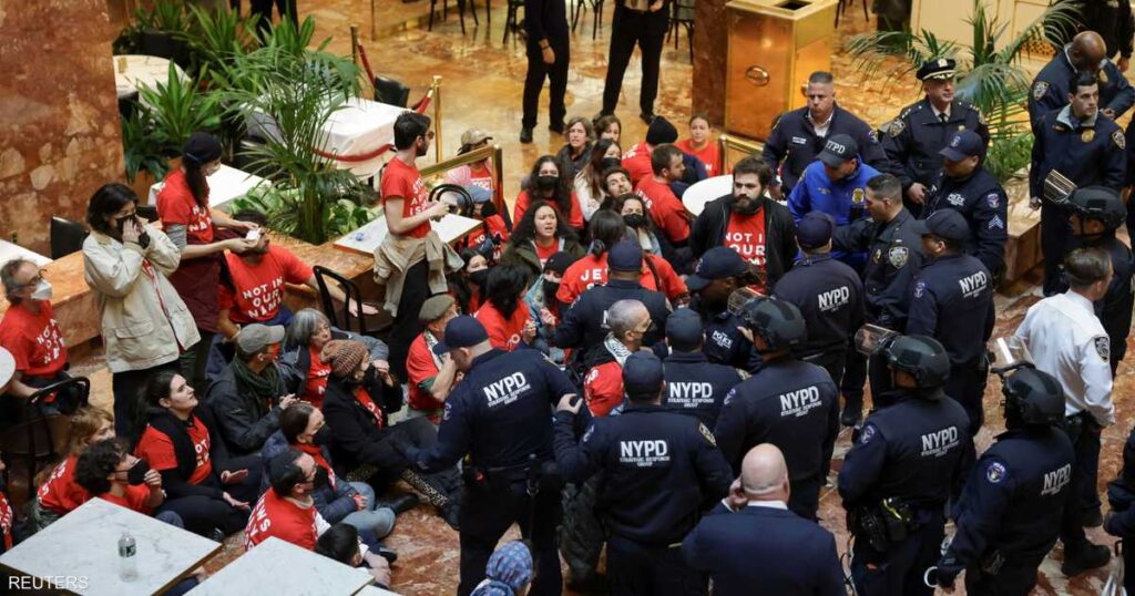 متظاهرون يقتحمون "برج ترامب" احتجاجا على اعتقال ناشط فلسطيني