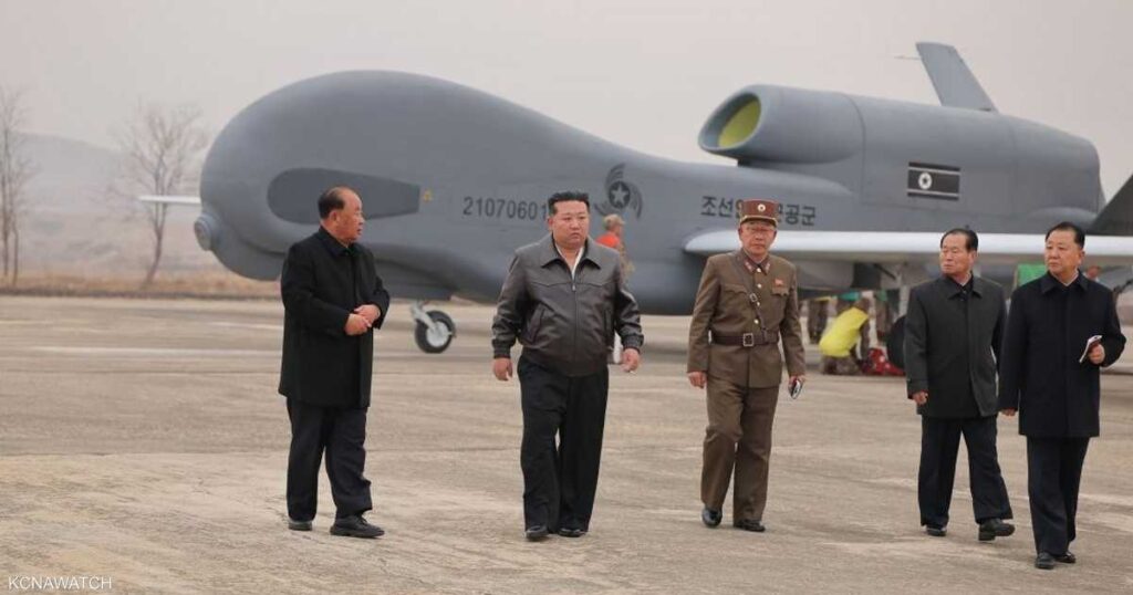 صور.. زعيم كوريا الشمالية يشرف على اختبار أحدث المسيرات