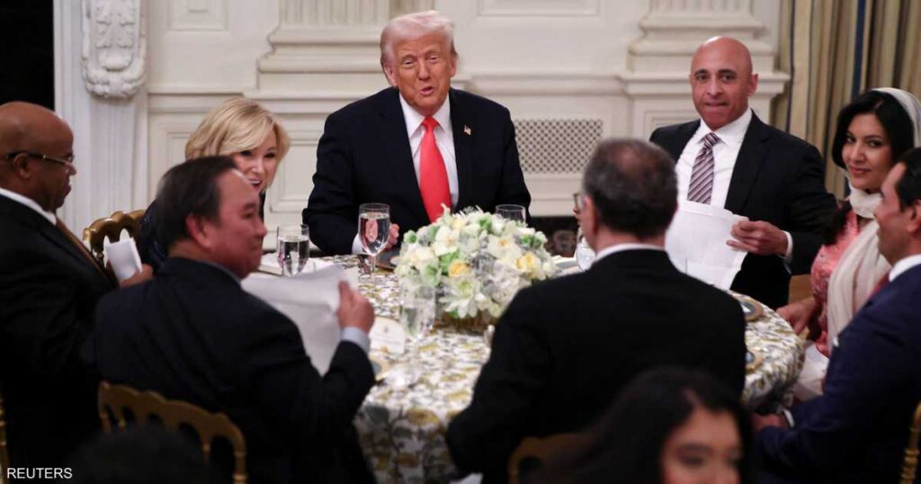 خلال حفل إفطار.. ترامب يشكر المسلمين ويتعهد بالسلام