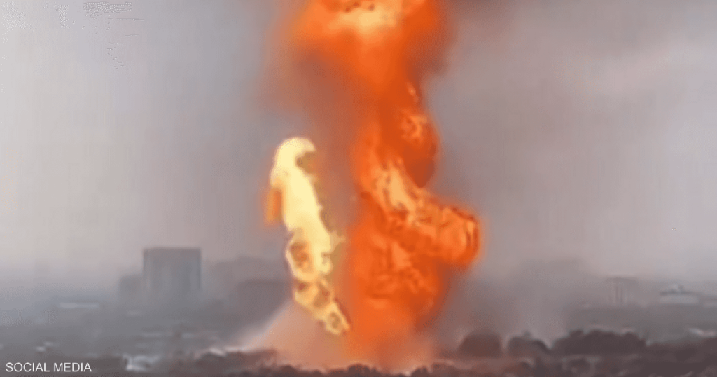 فيديو.. عشرات الإصابات بحريق هائل في ماليزيا