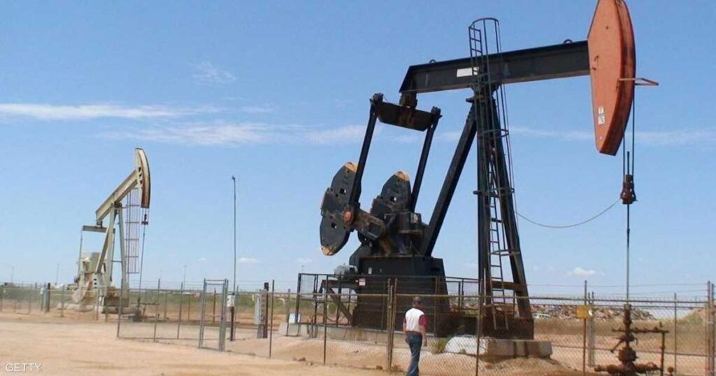 النفط يرتفع مع احتمال استثناء السيارات من رسوم ترامب