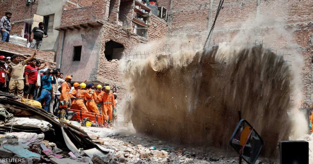 انهيار مبنى في نيودلهي يخلف أكثر من 11 قتيلا