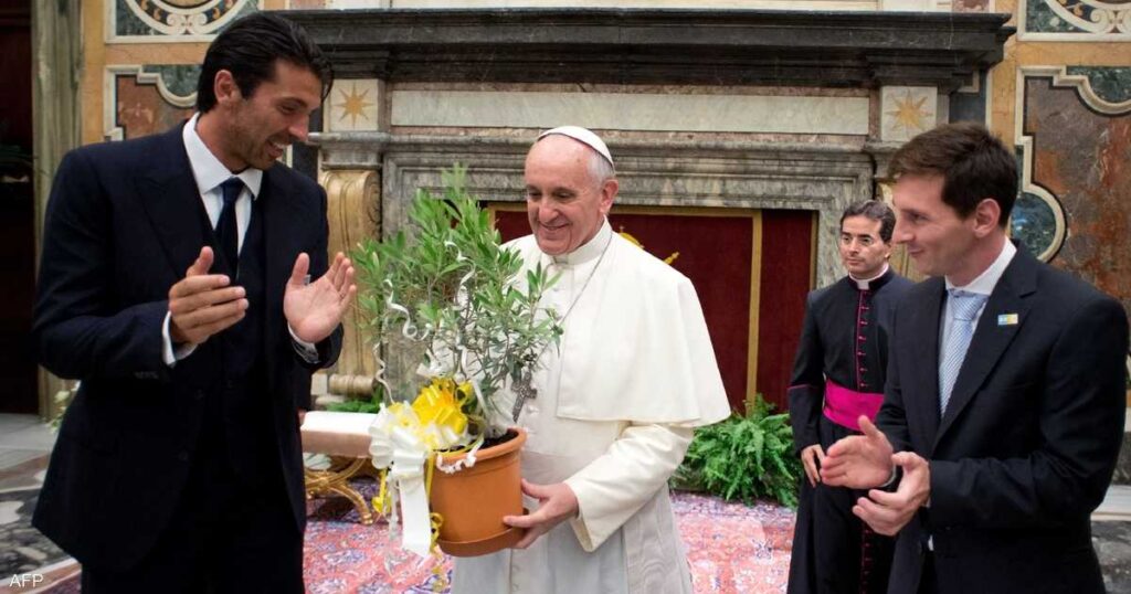 رغم هدية ميسي.. لماذا رفض البابا فرنسيس تشجيع الأرجنتين؟