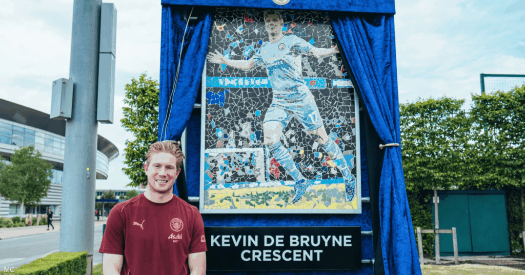 "السيتي" يكرم دي بروين بفسيفساء وشارع باسمه