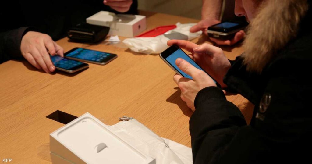 "واتساب" يتوقف عن العمل في 3 هواتف شهيرة.. هل تمتلك أحدها؟