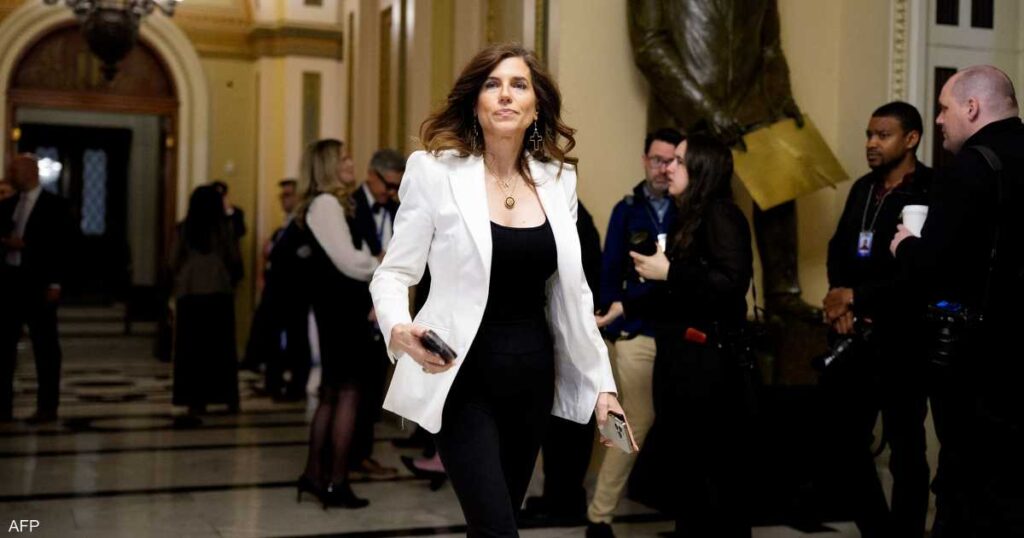 داخل الكونغرس.. نائبة تعرض صورة "فاضحة" وتوجه اتهامات خطيرة