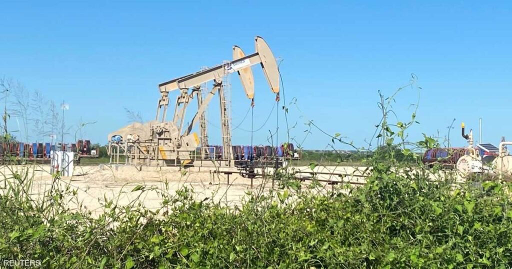 النفط يرتفع بعد تأجيل ترامب للرسوم الجمركية ضد أوروبا