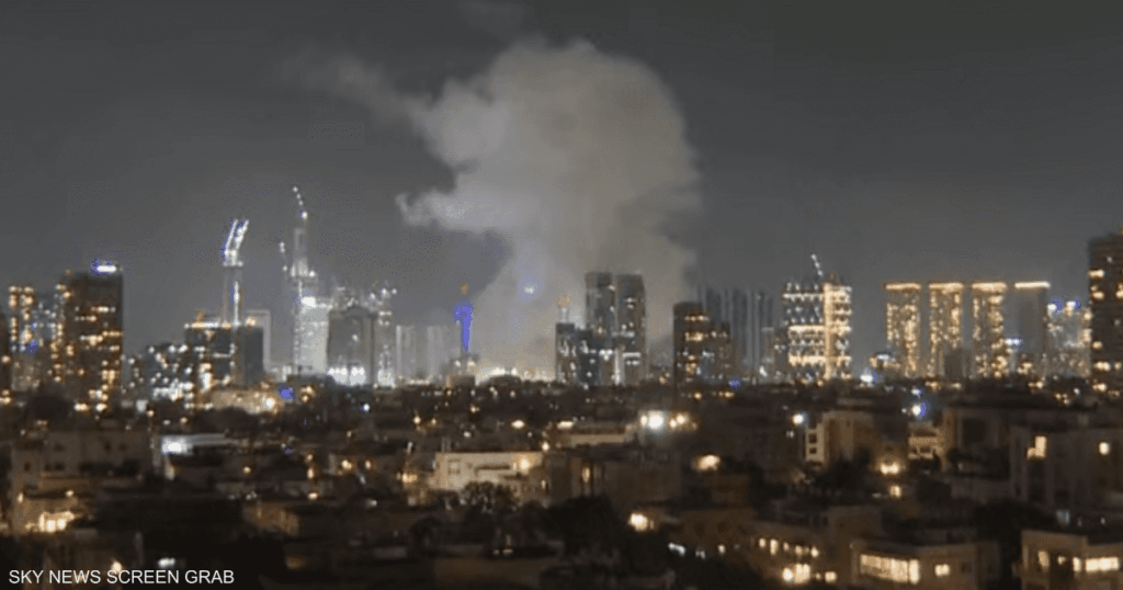 إيران تطلق صواريخ باتجاه إسرائيل.. وارتفاع دخان في تل أبيب