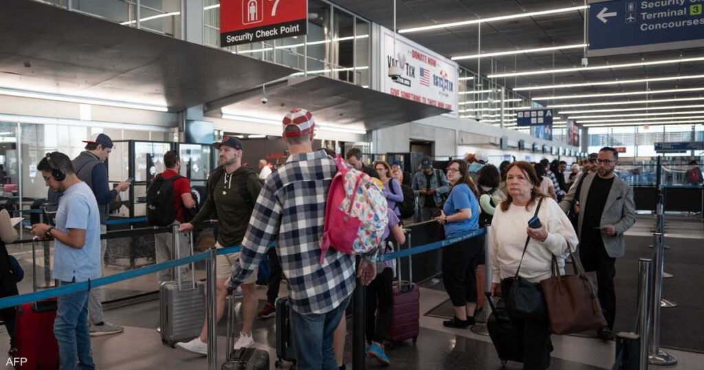 بينها 4 بلدان عربية.. ترامب يحظر دخول مواطني 12 بلدا لأميركا