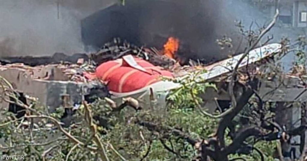 كانت تقل 242 راكبا.. تحطم طائرة هندية في مطار أحمد اباد