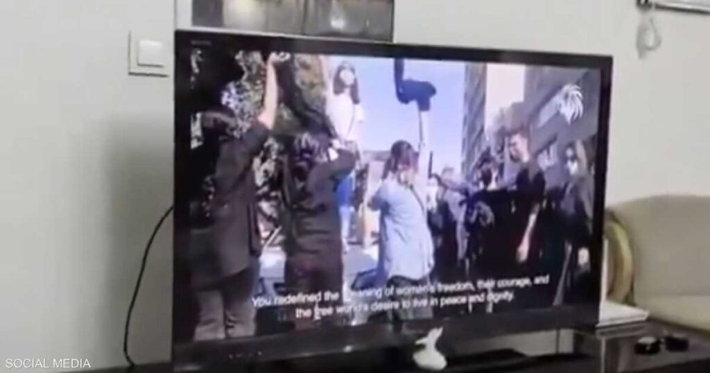 قراصنة يخترقون التلفزيون الإيراني.. ويوجهون رسالة للمواطنين