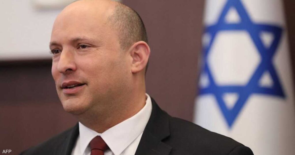 بينيت يدعو نتنياهو للاستقالة.. إدارته للبلاد "كارثية"