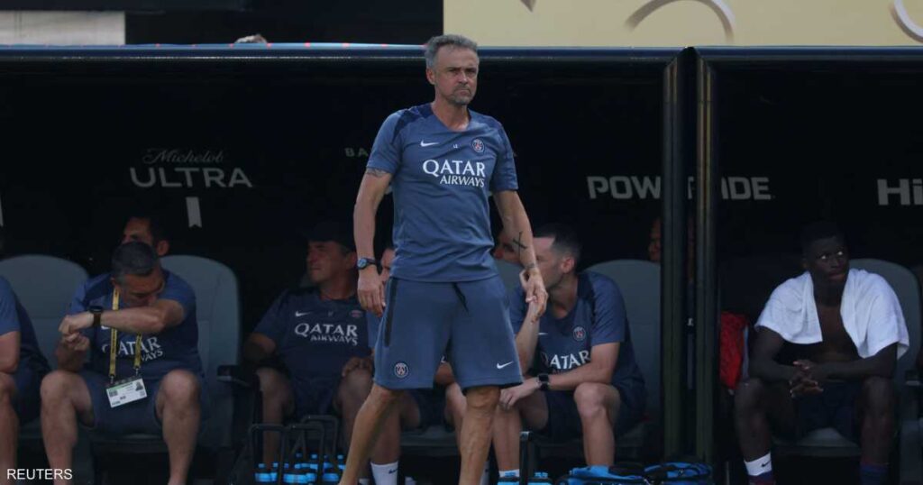 إنريكي يحذر لاعبي سان جيرمان من "التراخي" في مباراة تشيلسي