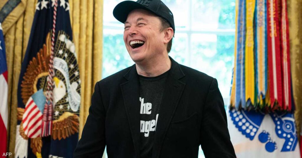 سبيس إكس تحذر المستثمرين من عودة ماسك للساحة السياسية