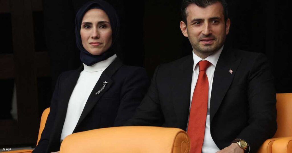 صهر أردوغان يطلق منصة تواصل جديدة.. تنافس فيسبوك