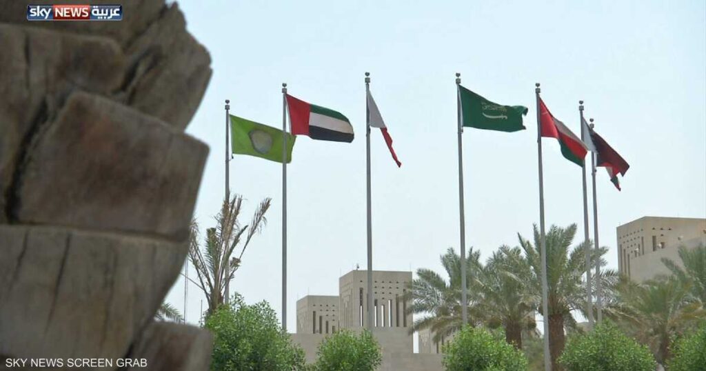 مسح لرويترز: اقتصادات الخليج ستنمو بوتيرة أسرع هذا العام