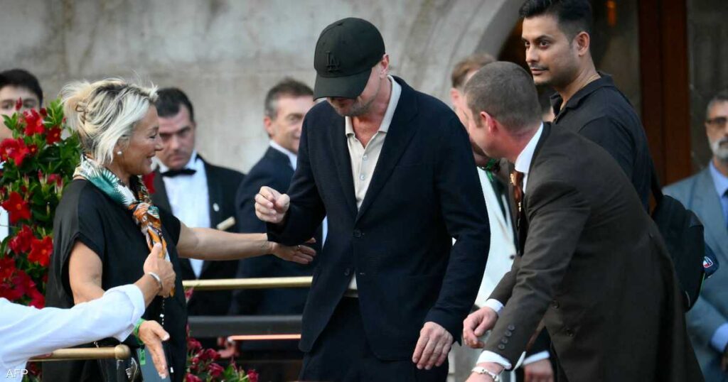 دي كابريو يثير المزيد من الشكوك.. لماذا يغطي وجهه دائما؟