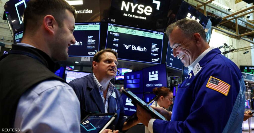 وول ستريت يقفز بتريليون دولار وسط توتر ترامب والفيدرالي