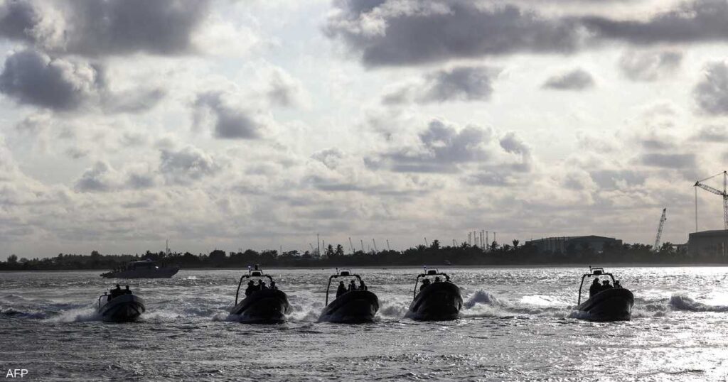 عشرات المفقودين بعد غرق قارب في نيجيريا