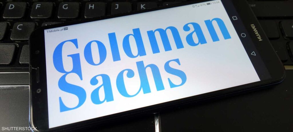 غولدمان ساكس يتوقع فائضا نفطيا أكبر قليلا في 2026