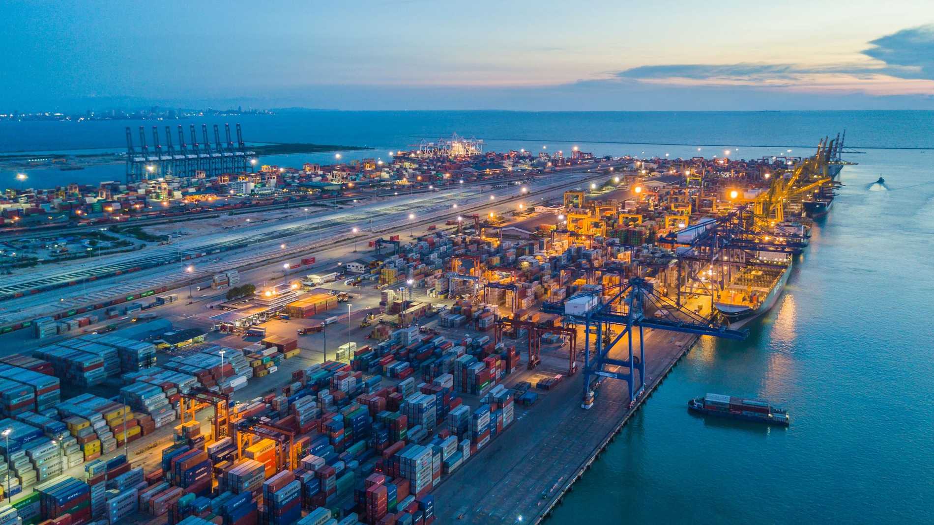 دبي تعزز موقعها بين أفضل 5 مراكز شحن في العالم وتتصدّر عربيا