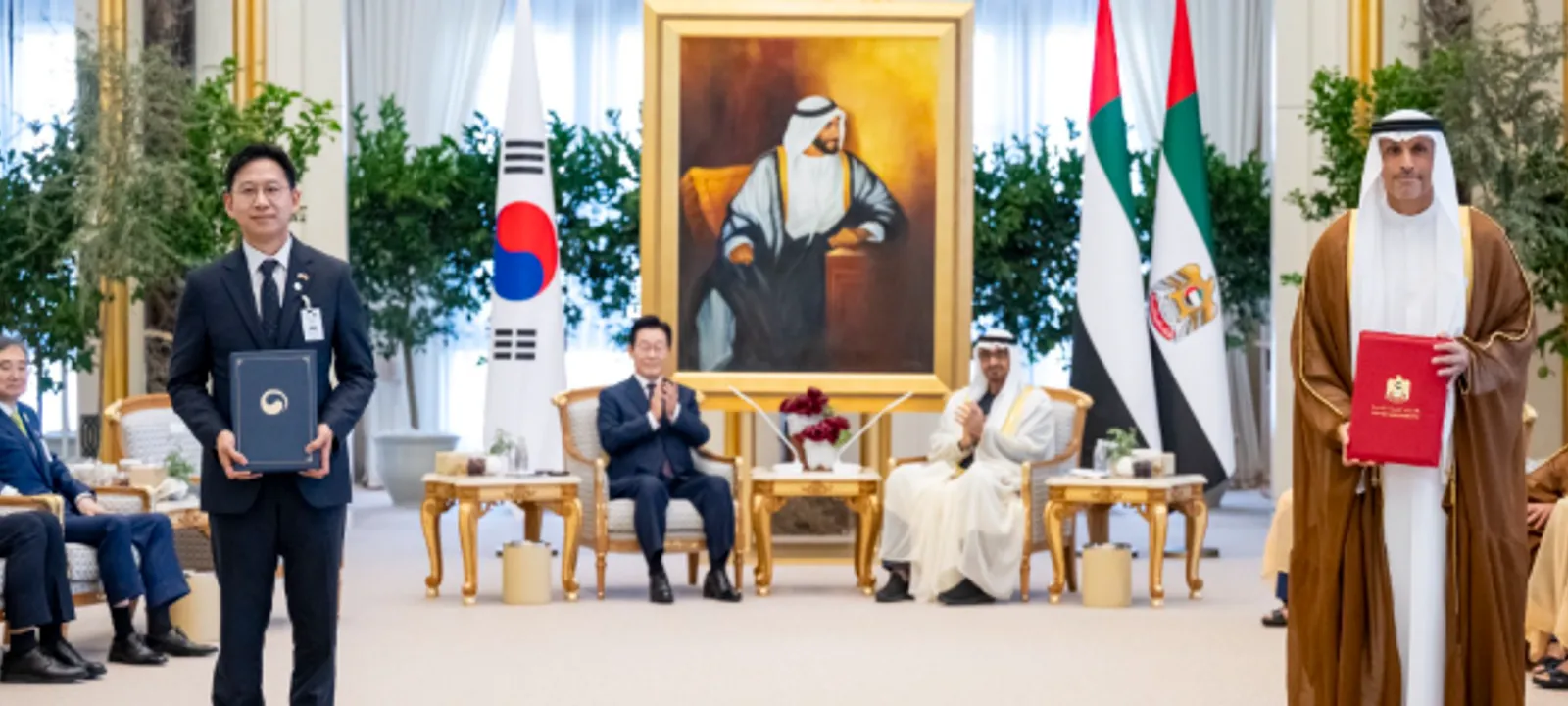 الإمارات وكوريا الجنوبية توقعان مذكرات تفاهم للتعاون