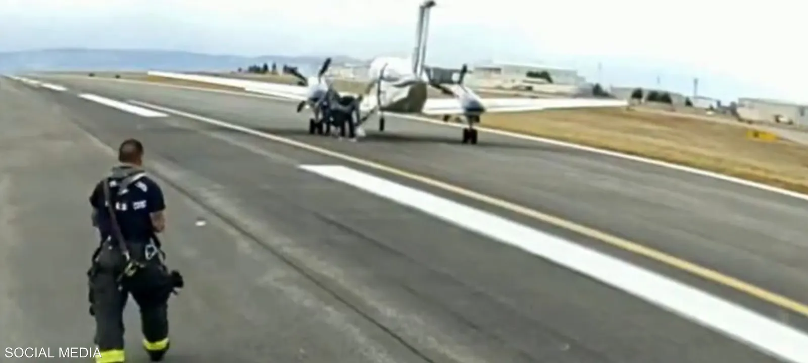 سابقة بعالم الطيران.. طائرة تقرر الهبوط بنفسها بعد ظرف طارئ