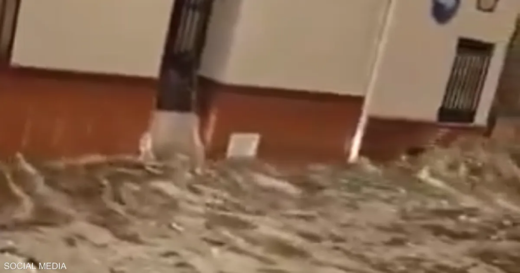 فيديو.. أمطار غزيرة وفيضانات في جنوب إسبانيا