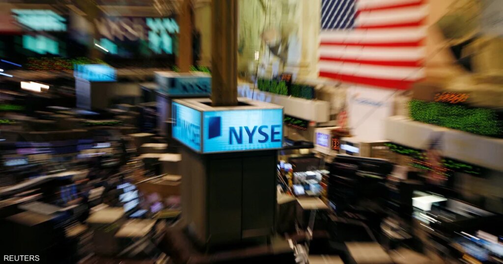 صدمة الرسوم تعصف بوول ستريت والأسواق تترقب التهدئة
