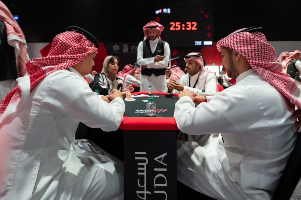 بجوائز قيمتها 100 ألف ريال .. انطلاق بطولة “كمّلنا” للبلوت ضمن فعاليات موسم الخبر