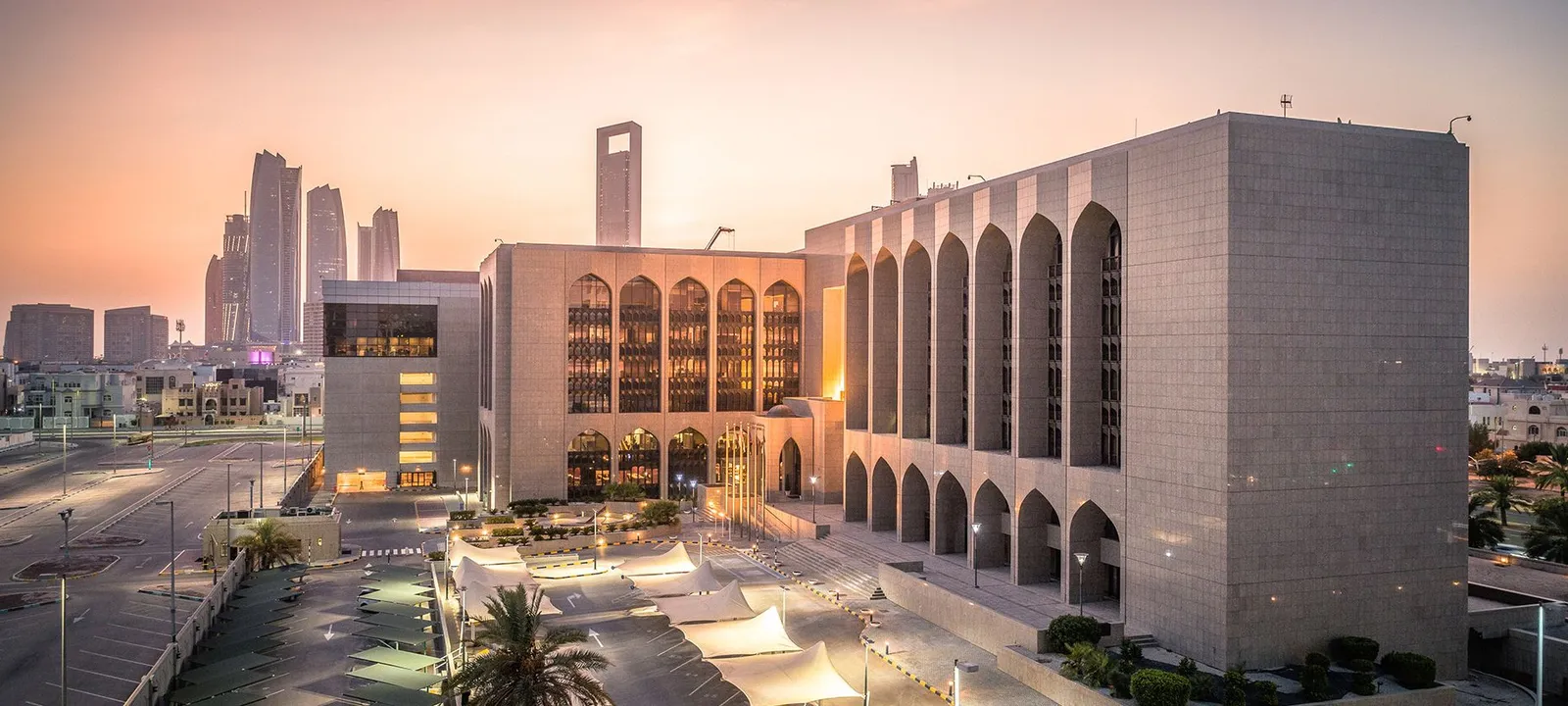 المركزي الإماراتي يرفع سعر الأساس بواقع 0.25%